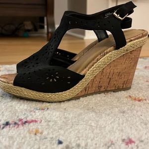 Black wedges